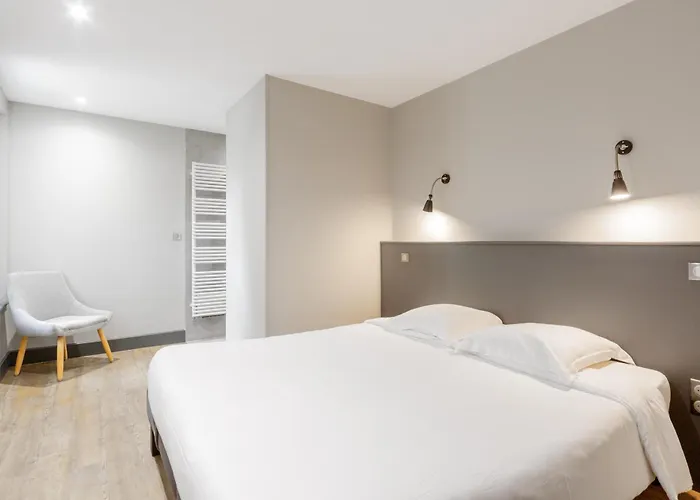 Chateau De Briante Bed & Breakfast 4*