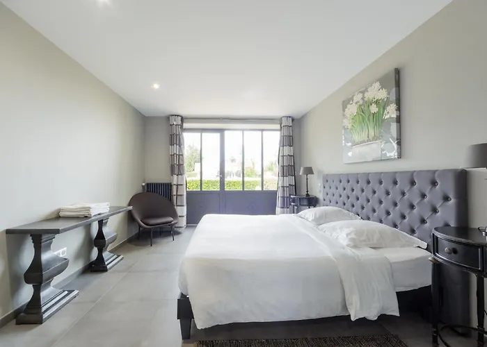 Chateau De Briante Bed & Breakfast