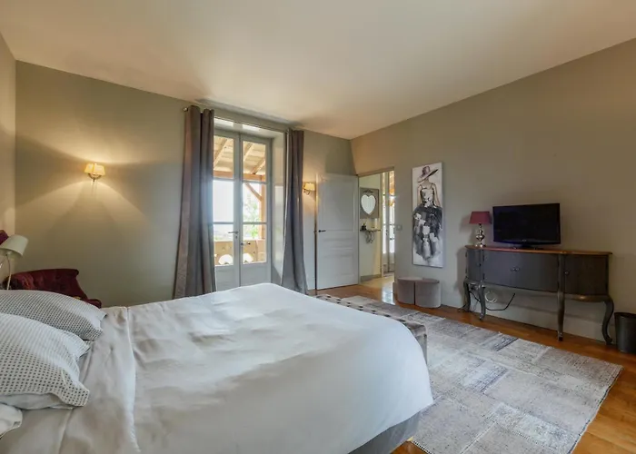 Chateau De Briante Bed & Breakfast 4*